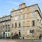 Altido Stunning 2Br Apt With Private Entrance In New Town