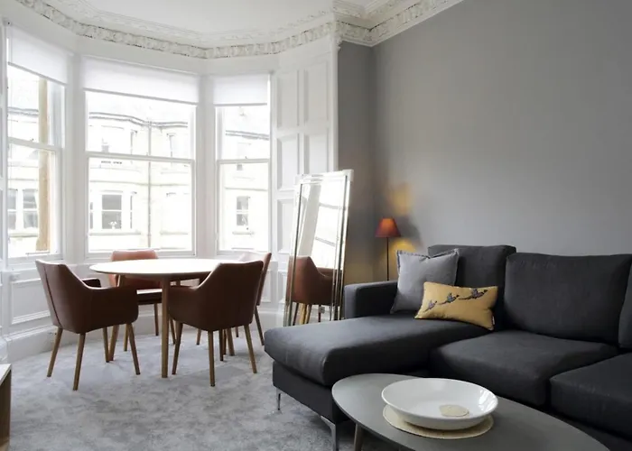 2 Bedroom Bruntsfield Apartment Sleeps 4
