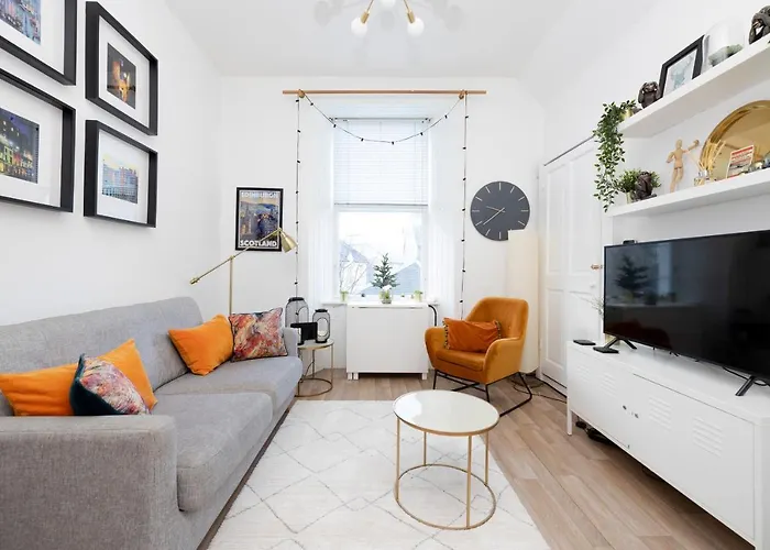 Joivy Bright And Modern Flat With Desk