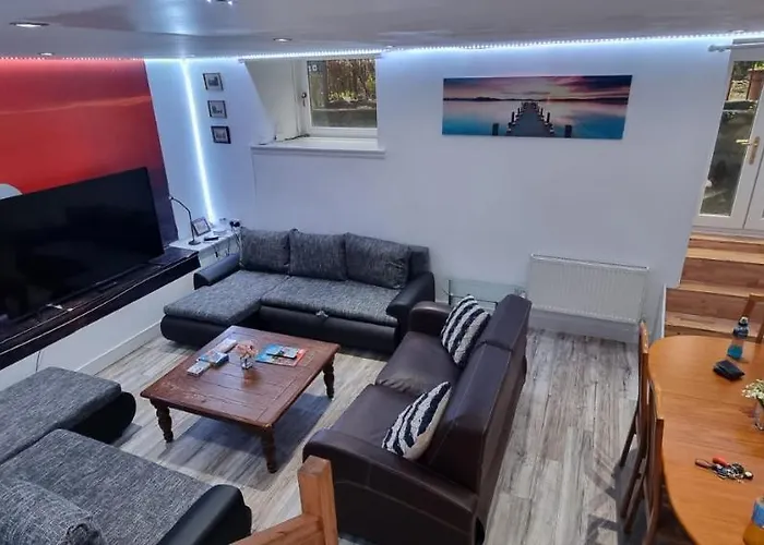 Luxury Five Bedroom Deluxe Duplex Apartment I City Centre Edinburgh I Fully Equipped I Fountainpark