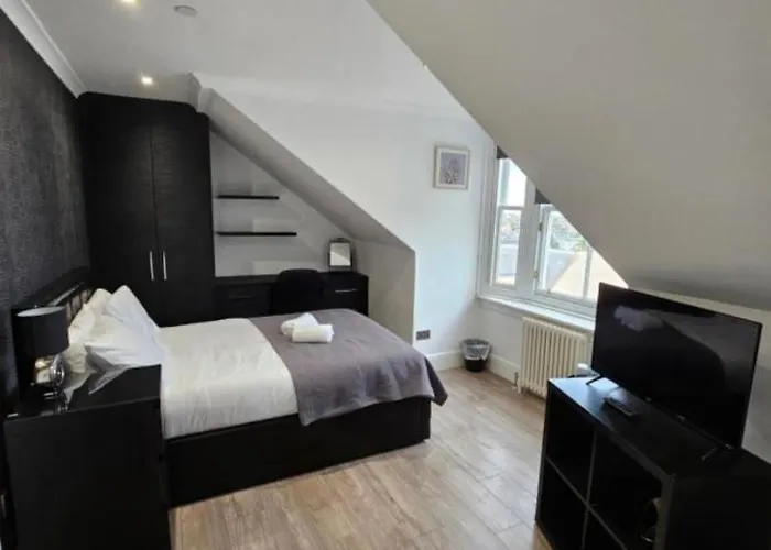 Luxury Double Room With Private Bathroom