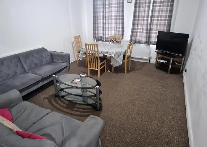 Simple 2Bed Flat In Edinburgh.