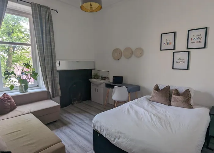 Huge Room In The City