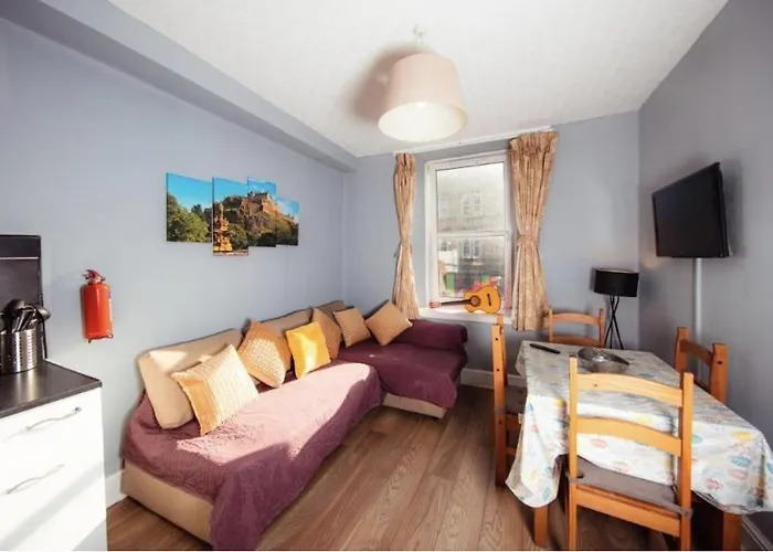 Warm & Welcoming Apartment City Center - Meadows! 2