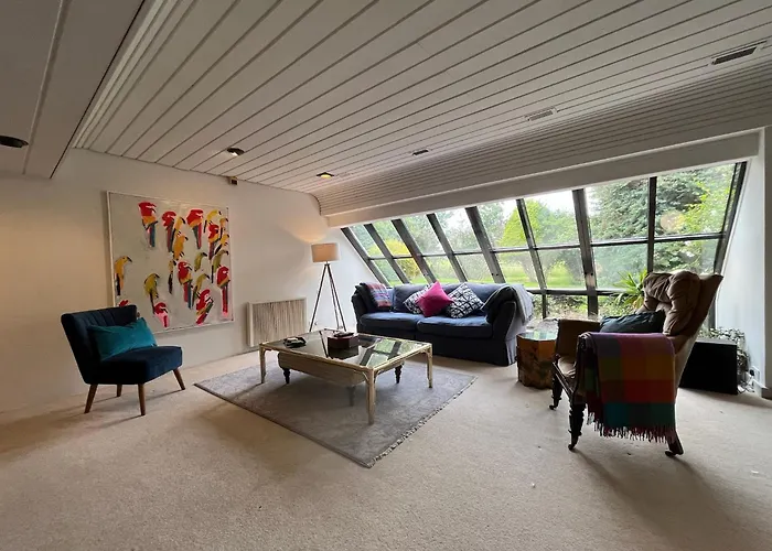 Edinburgh Festival Let With Parking And 15 Min Bus To West End