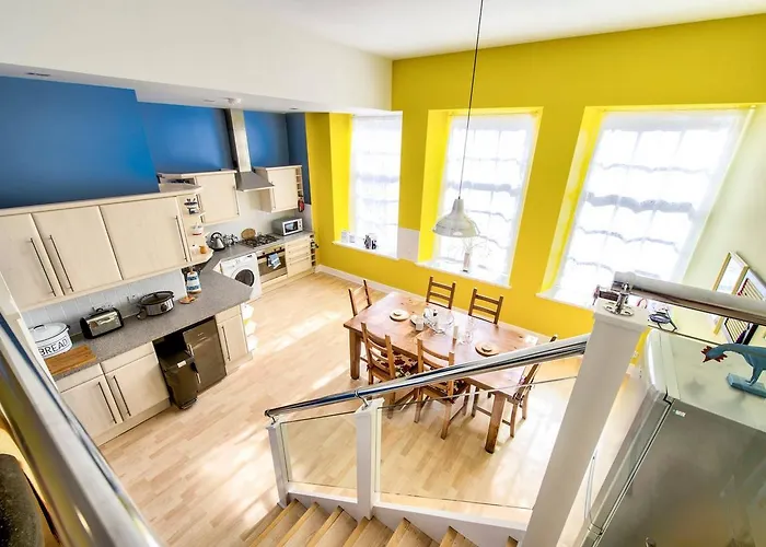 Altido Lovely 3Br Townhouse With Free Parking And Balcony