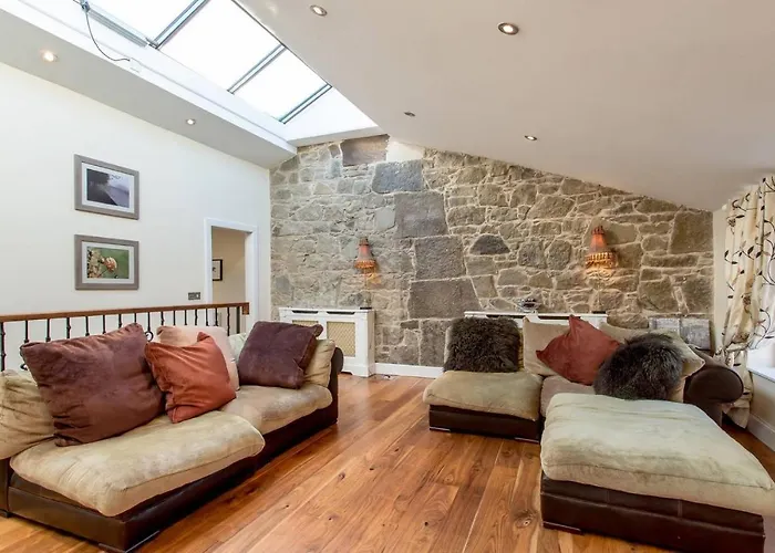 Prestigious Location - Quintessential Mews House