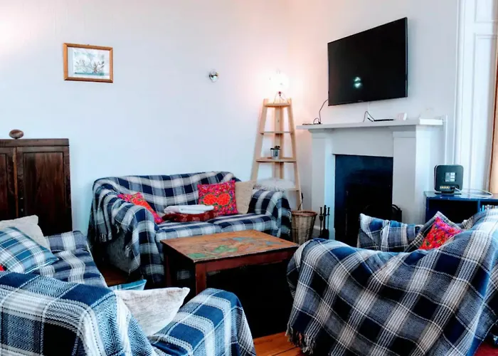 Traditional Apartment Oer The Meadows