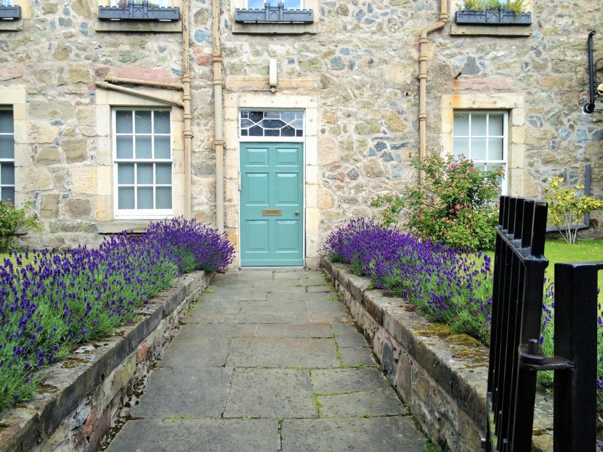 F2 Charming Centre Full Of Character Edinburgh
