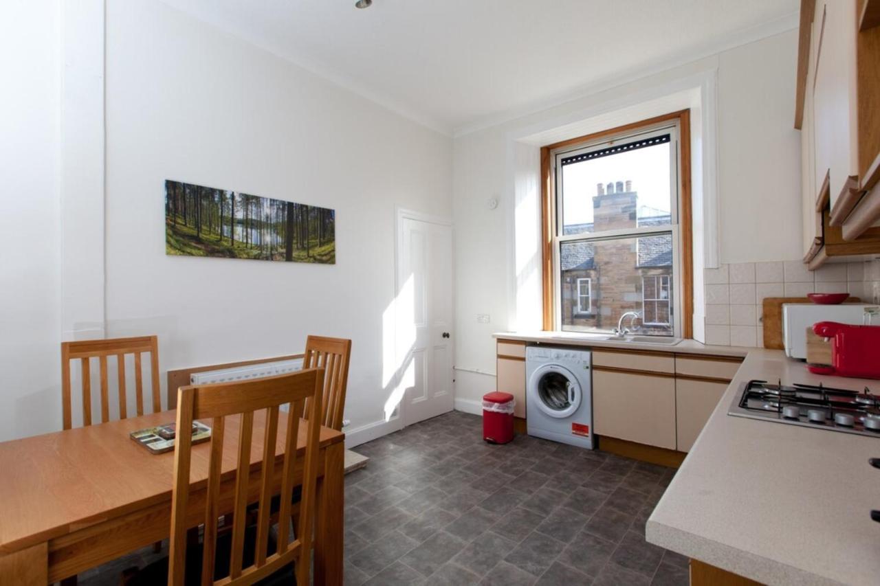 Spacious And Bright Polworth Flat *