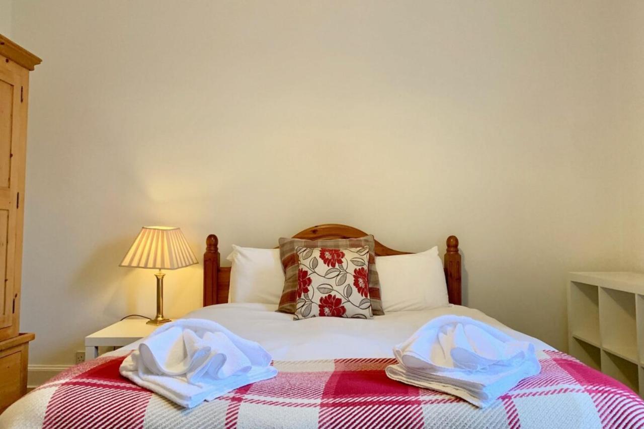 Spacious And Bright Polworth Flat