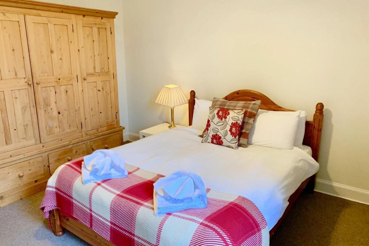 Spacious And Bright Polworth Flat *