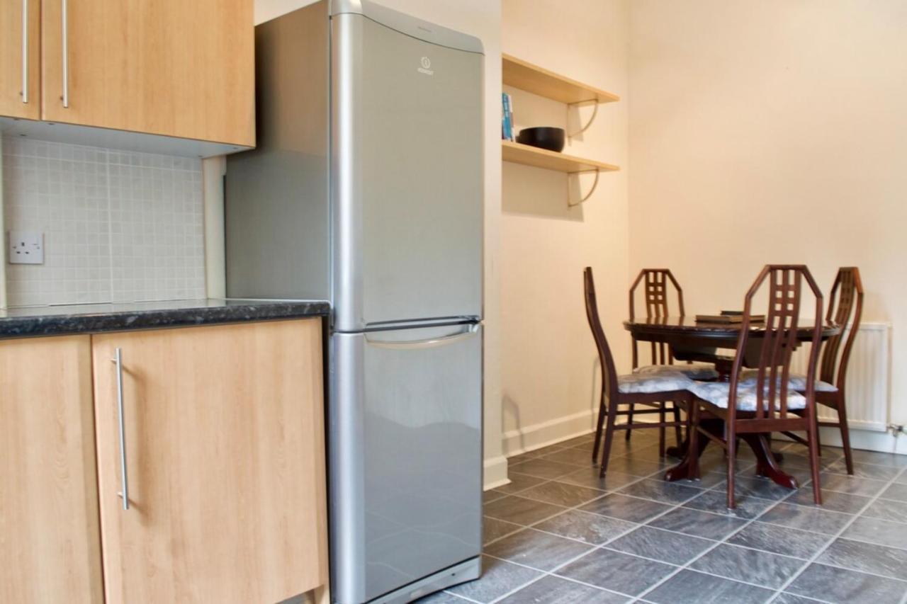 Beautiful Traditional 3 Bedroom In Edinburgh