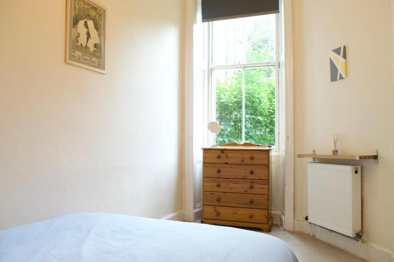 Beautiful Traditional 3 Bedroom In Apartment *