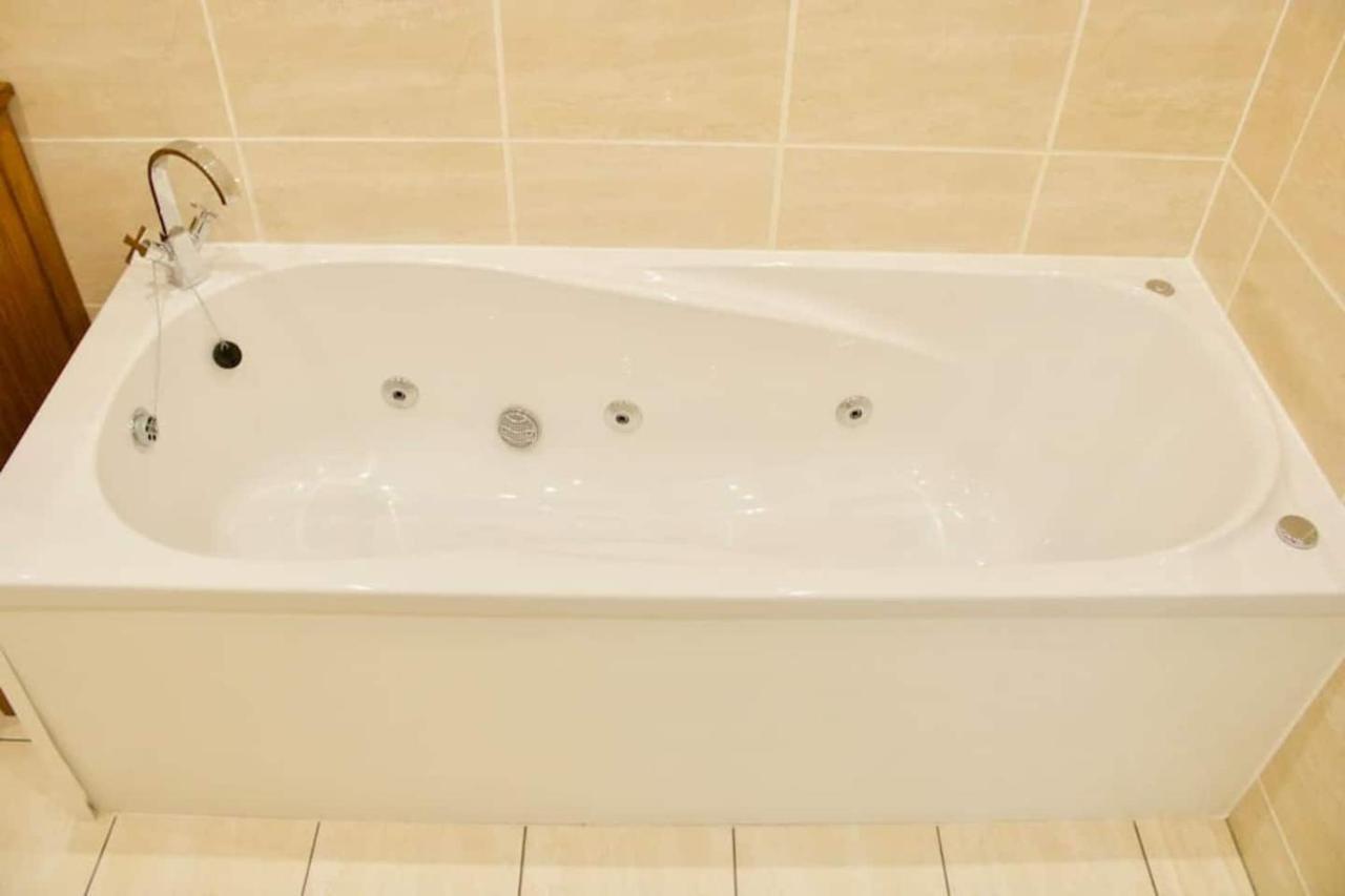 Altido Superb Terraced House With Patio In Leith Apartment *
