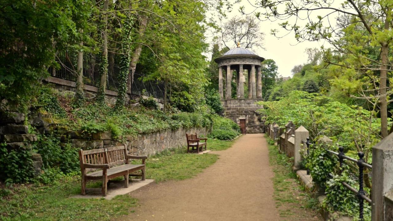 Historic Dean Village Treasure, Sleeps 4 *