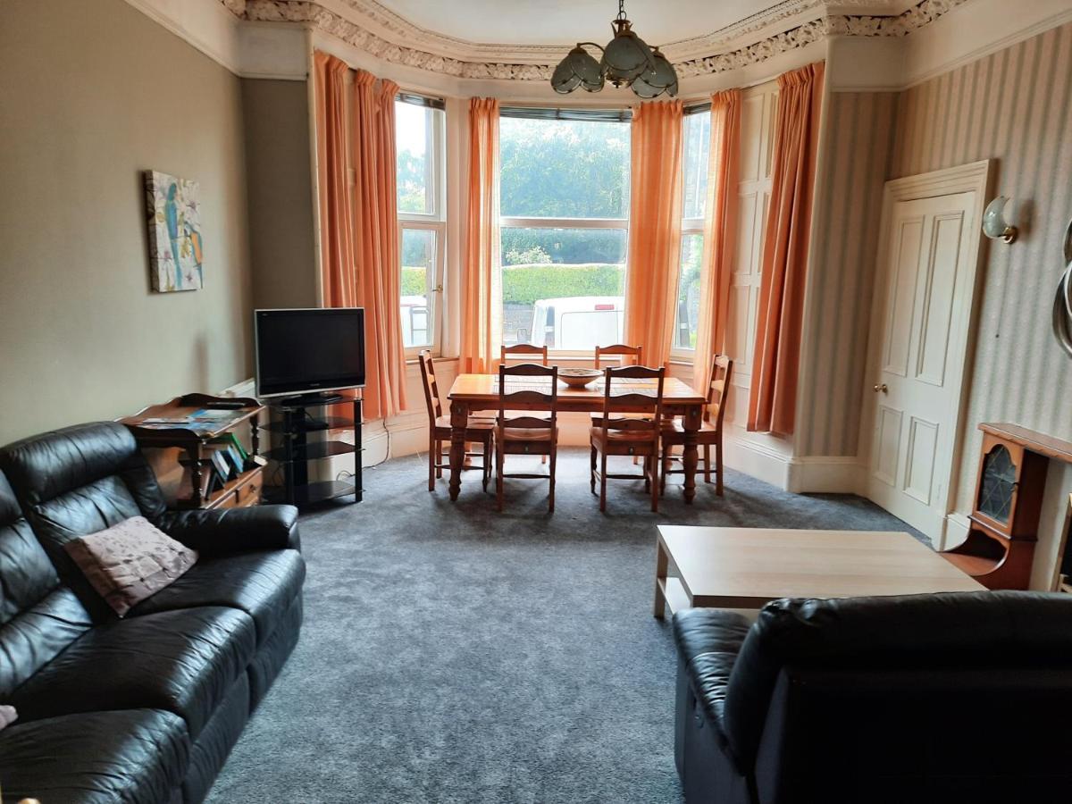 Victorian 3 Bedroom With Free Parking And Private Garden Apartment