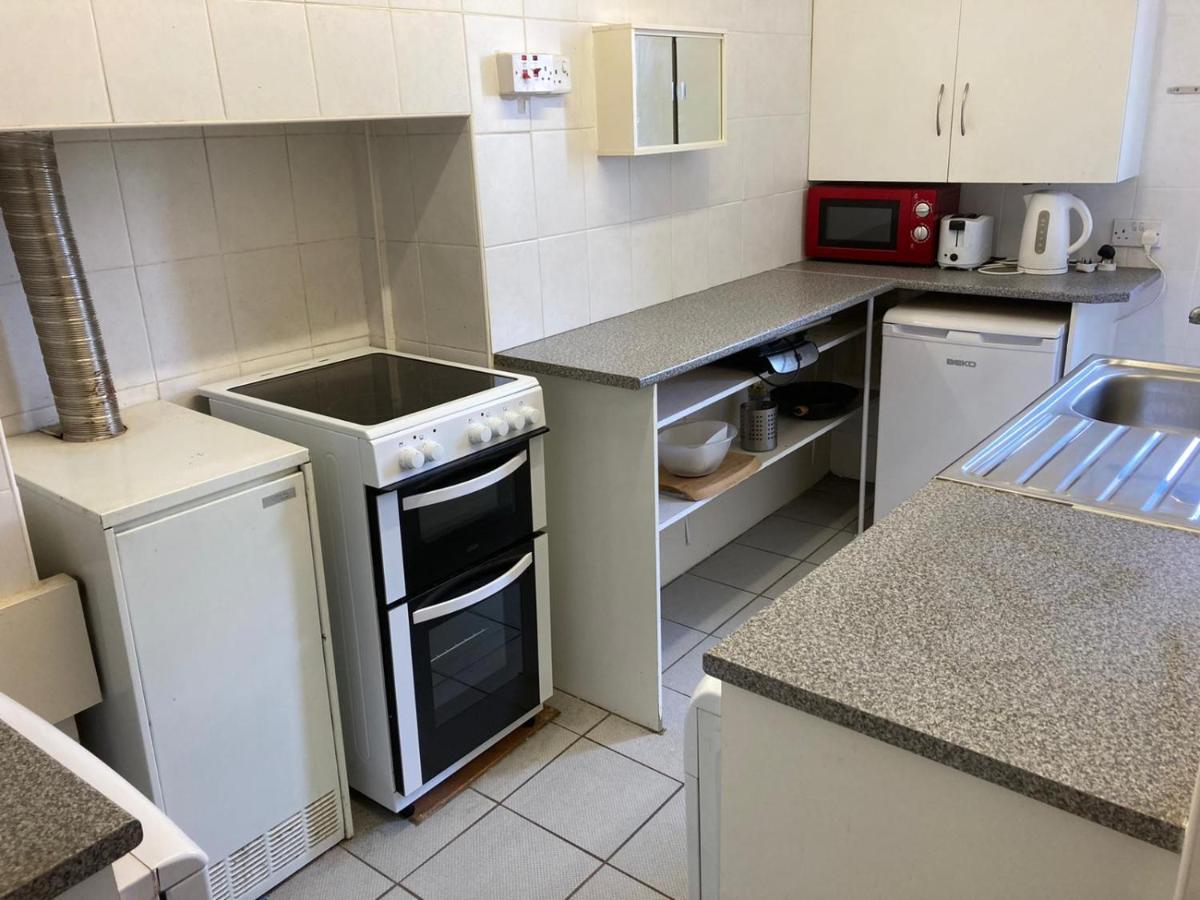 Victorian 3 Bedroom With Free Parking And Private Garden *