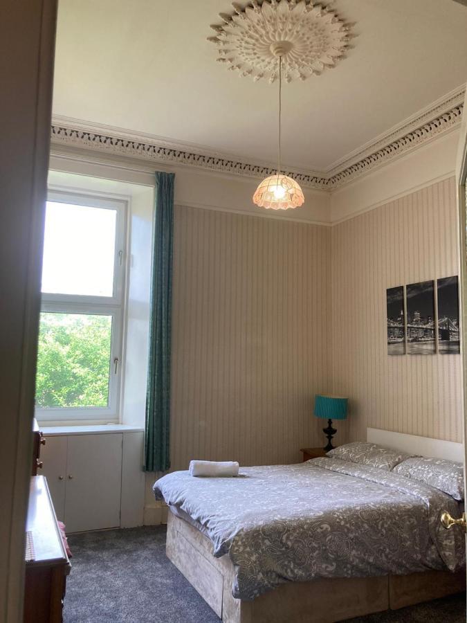 Victorian 3 Bedroom With Free Parking And Private Garden * Edinburgh
