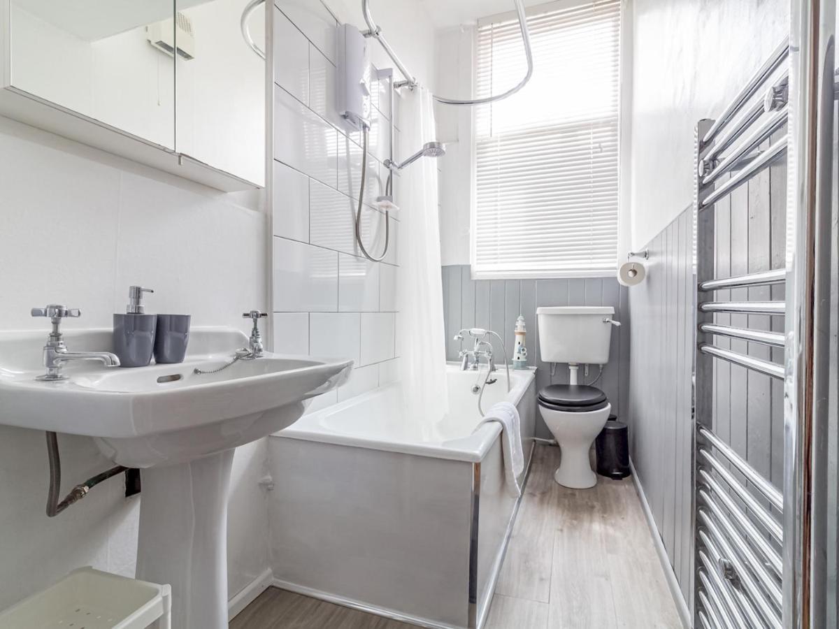 Apartment Pass The Keys Homely & Light-filled 1 Bedroom Flat In Chic Area Of Near Centre