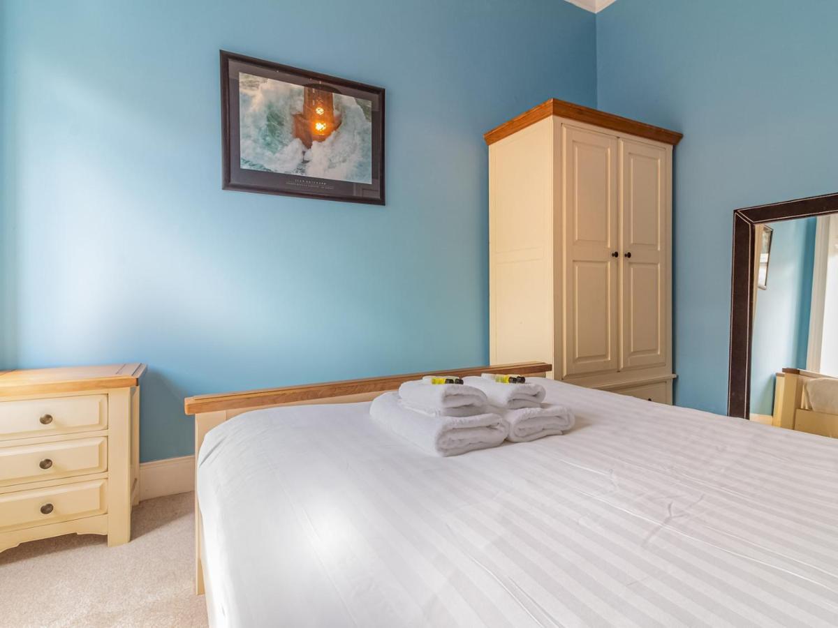Pass The Keys Homely & Light-filled 1 Bedroom Flat In Chic Area Of Near Centre Apartment *