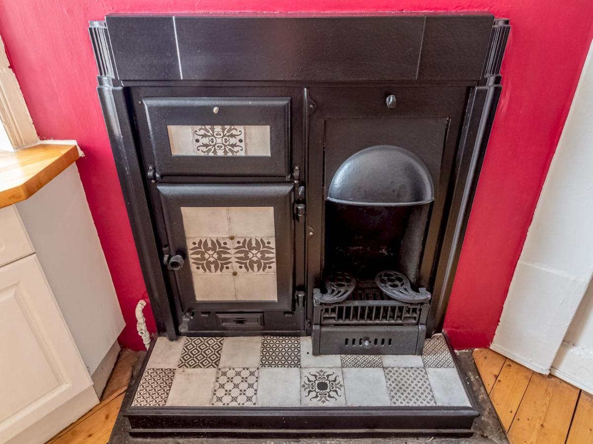 Pass The Keys Homely & Light-filled 1 Bedroom Flat In Chic Area Of Near Centre Apartment
