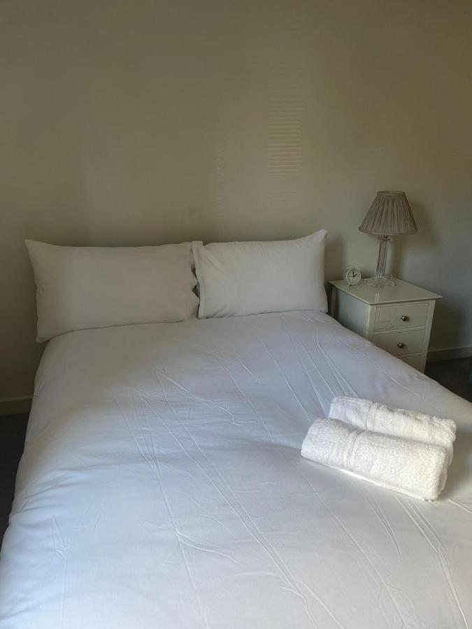 Pass The Keys Lovely 2bedroom Flat With Balcony Apartment *