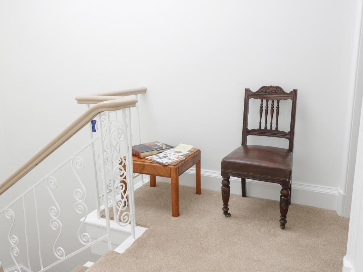 6 Coltbridge Gardens * EDI