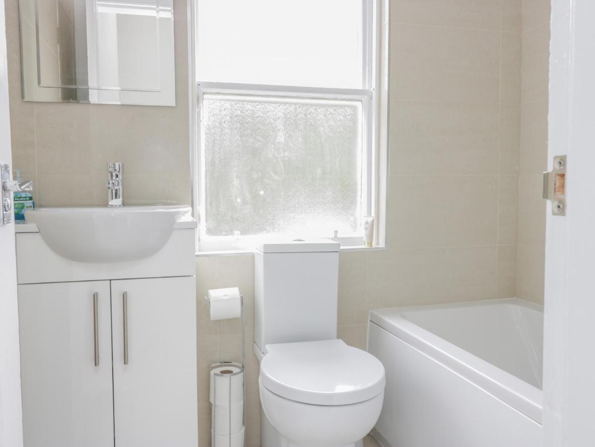 6 Coltbridge Gardens *