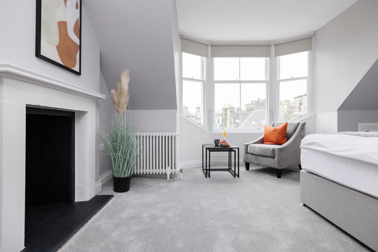 Apartment Altido Gorgeous Flat Overlooking Castle Edinburgh