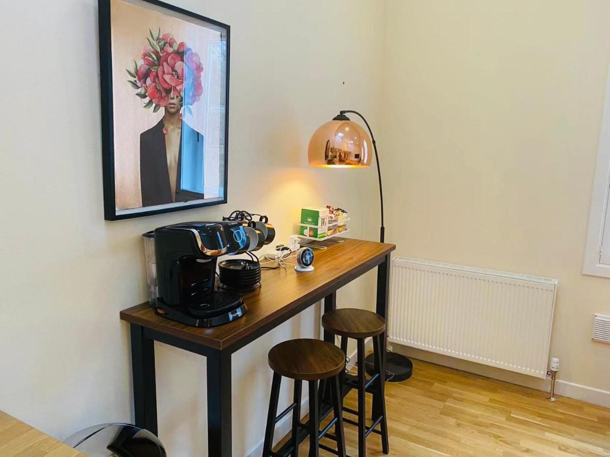 2 Bed 2 Bath With Private Parking Apartment Edinburgh