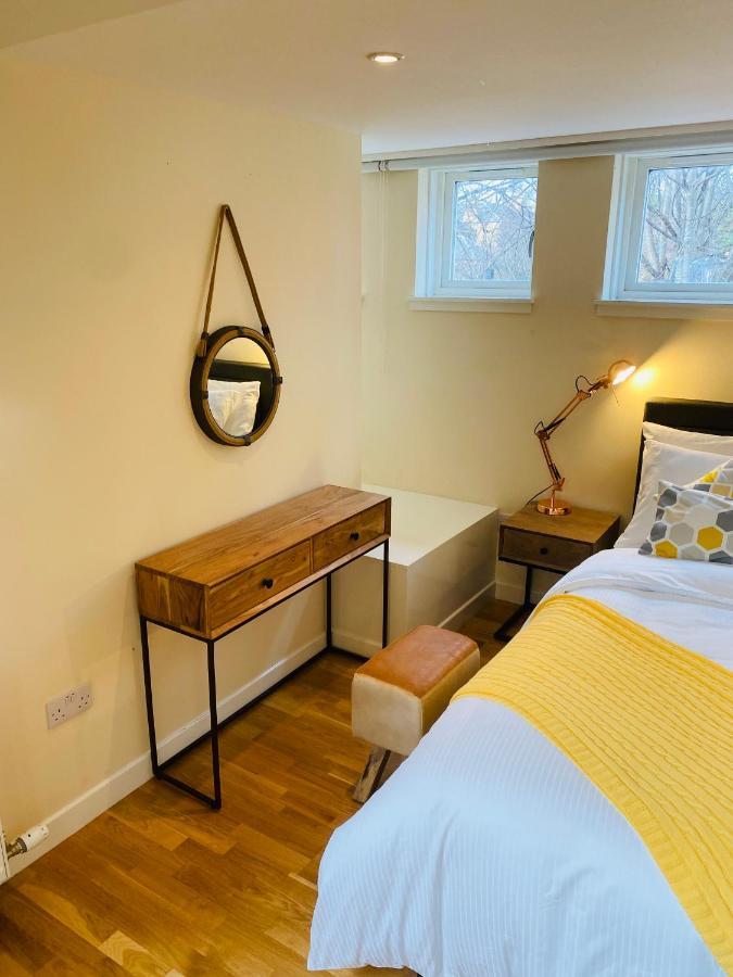 2 Bed 2 Bath With Private Parking Apartment