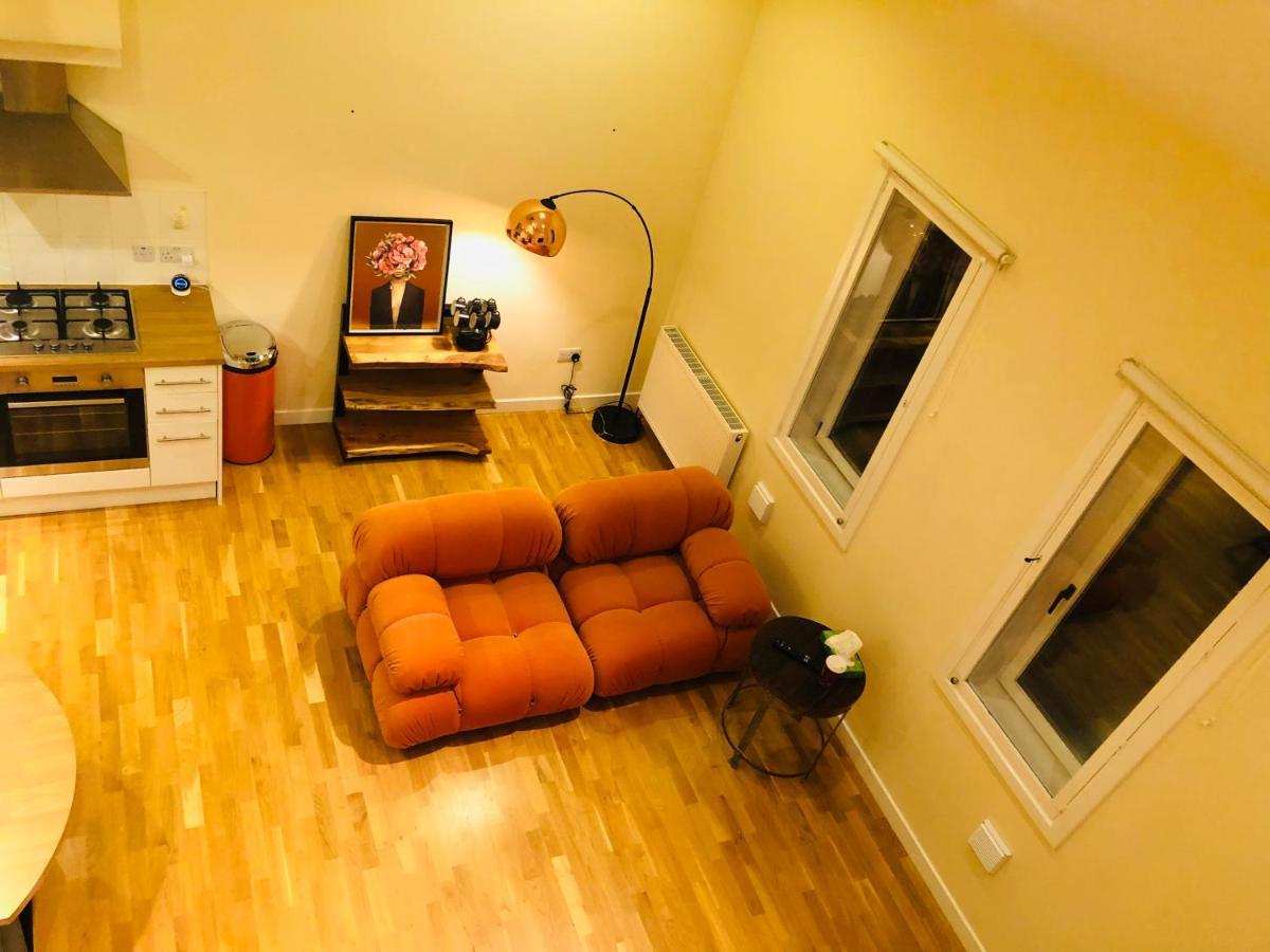 Apartment 2 Bed 2 Bath With Private Parking *