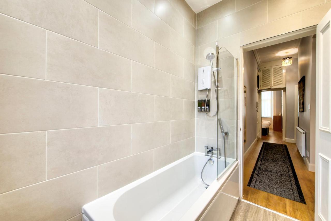 Sleeps 6 Free Parking