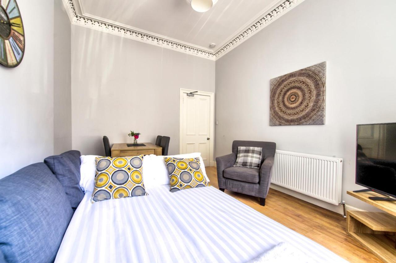 Sleeps 6 Free Parking *