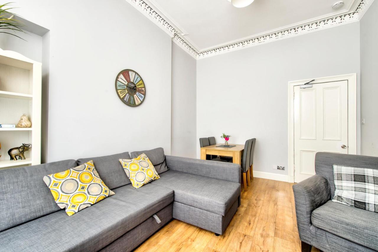 Sleeps 6 Free Parking *