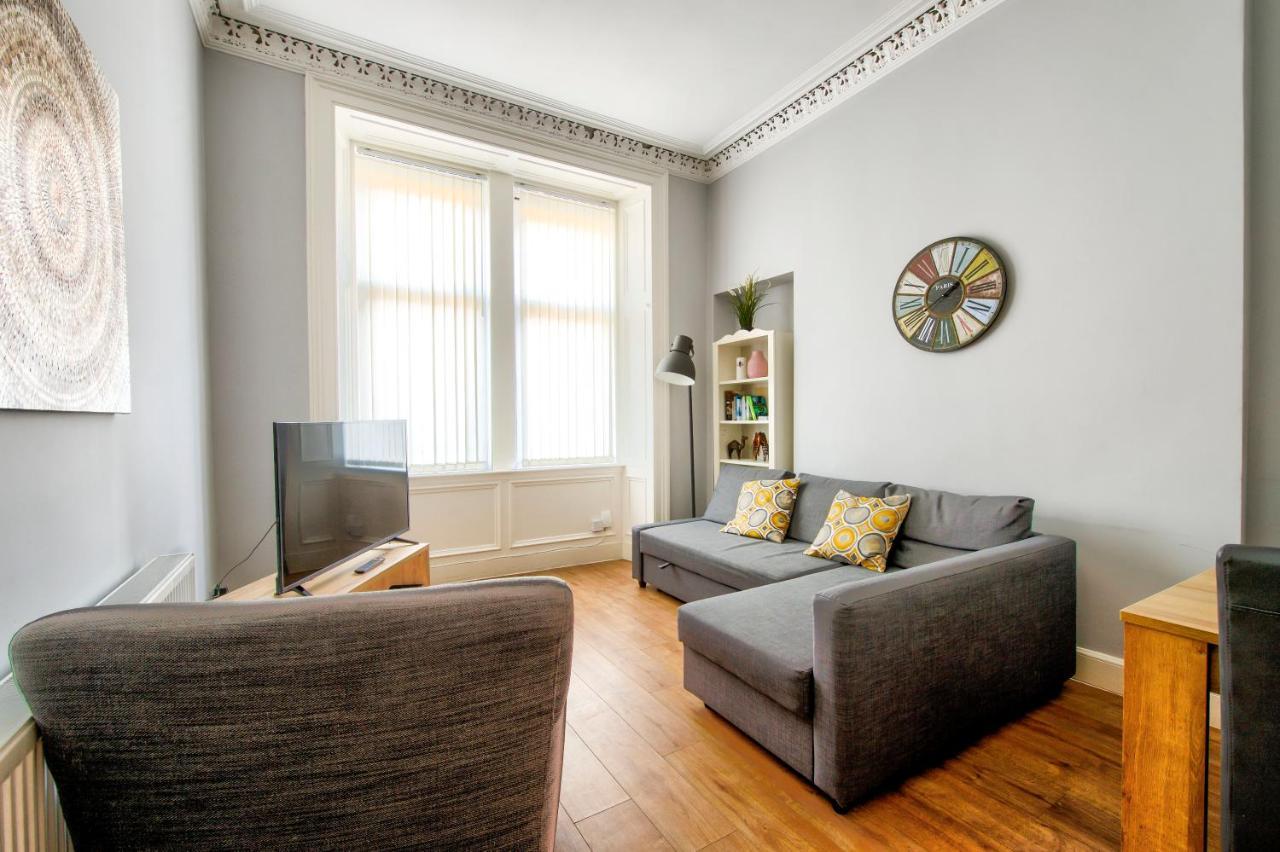 Sleeps 6 Free Parking