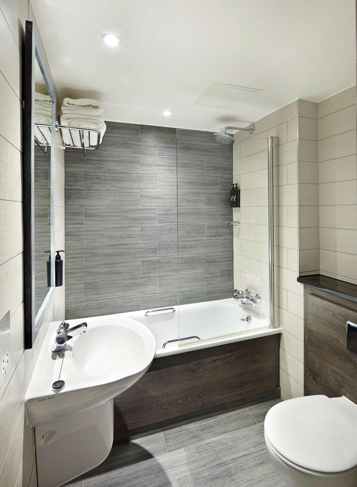 Village Hotel 4*