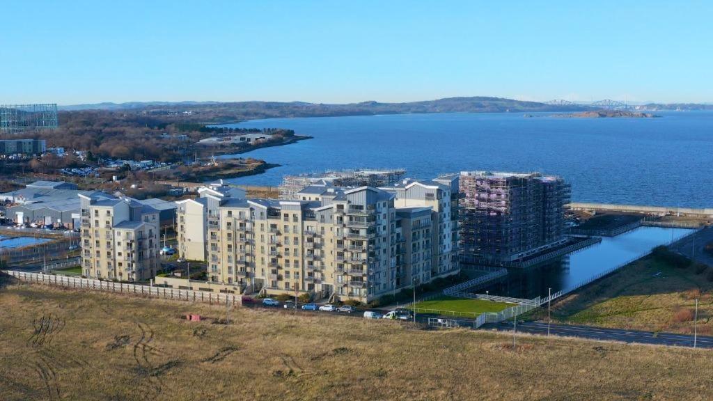 Apartment Stunning 3 Large Bedrooms 2 Bathrooms In Harbour Edinburgh