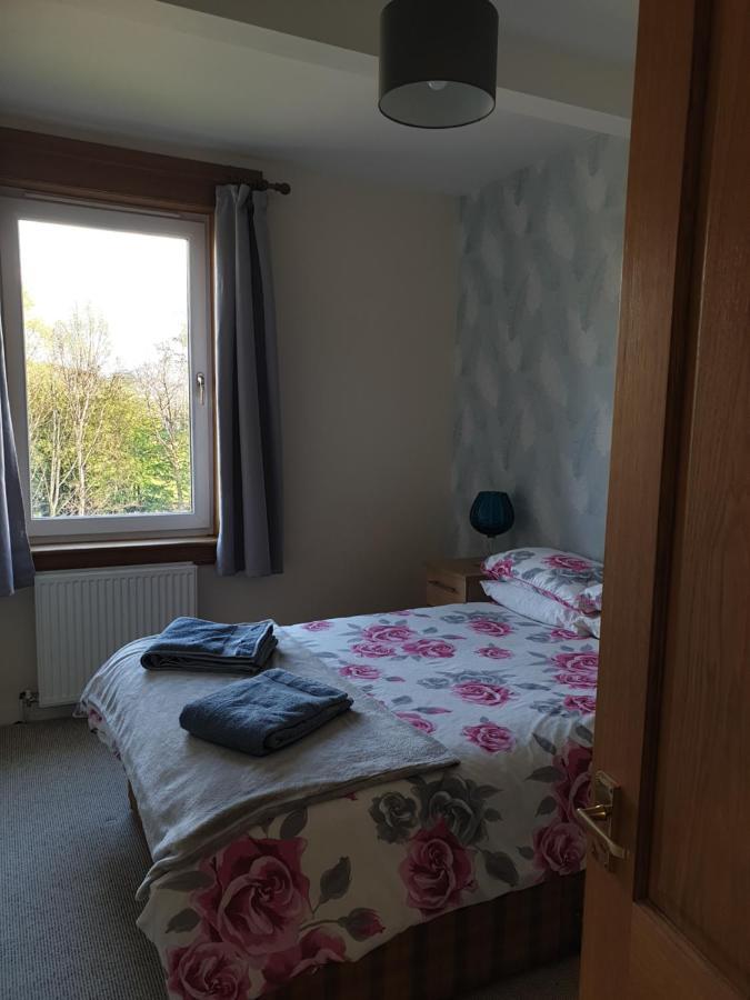 Large 3 Bedroom Apartment/flat In Ideal Location *