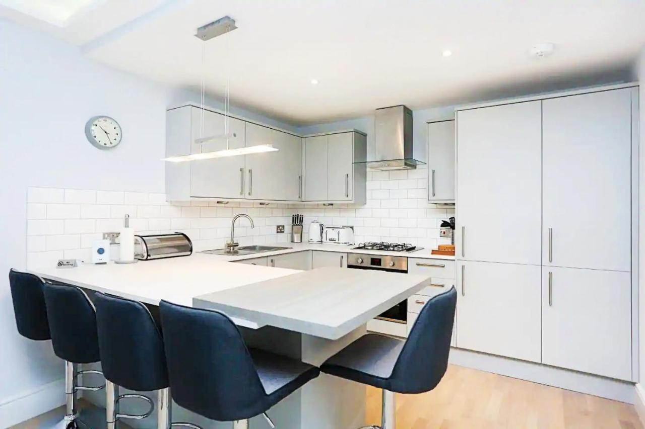 Modern 3 Bedroom Apartment, West End Appartement EDI