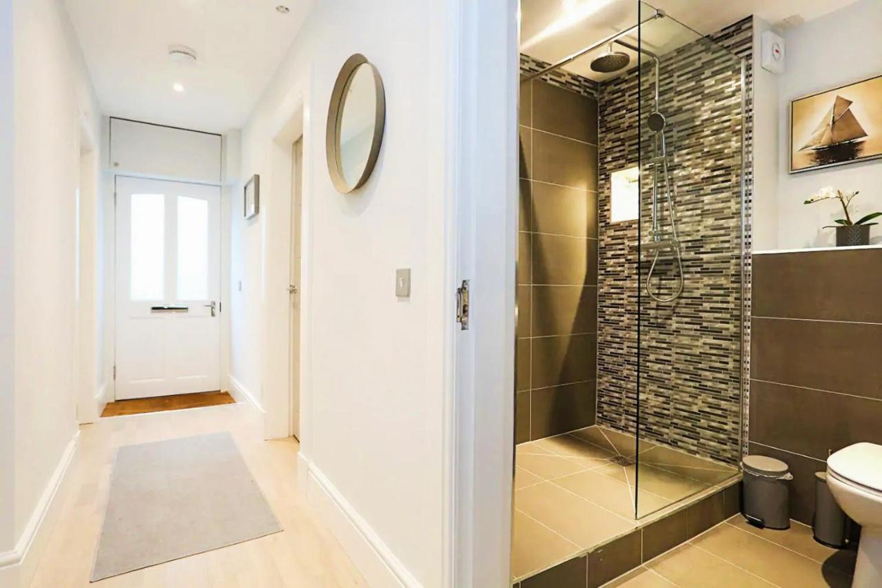 Modern 3 Bedroom Apartment, West End EDI