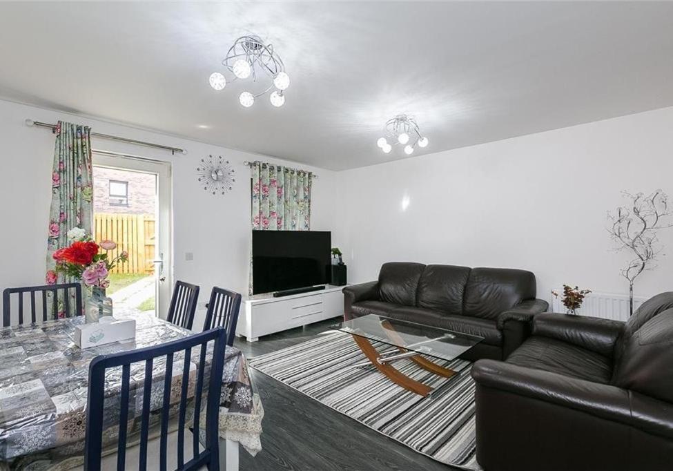 Beautiful 2 Bedroom House In Holiday home Edinburgh