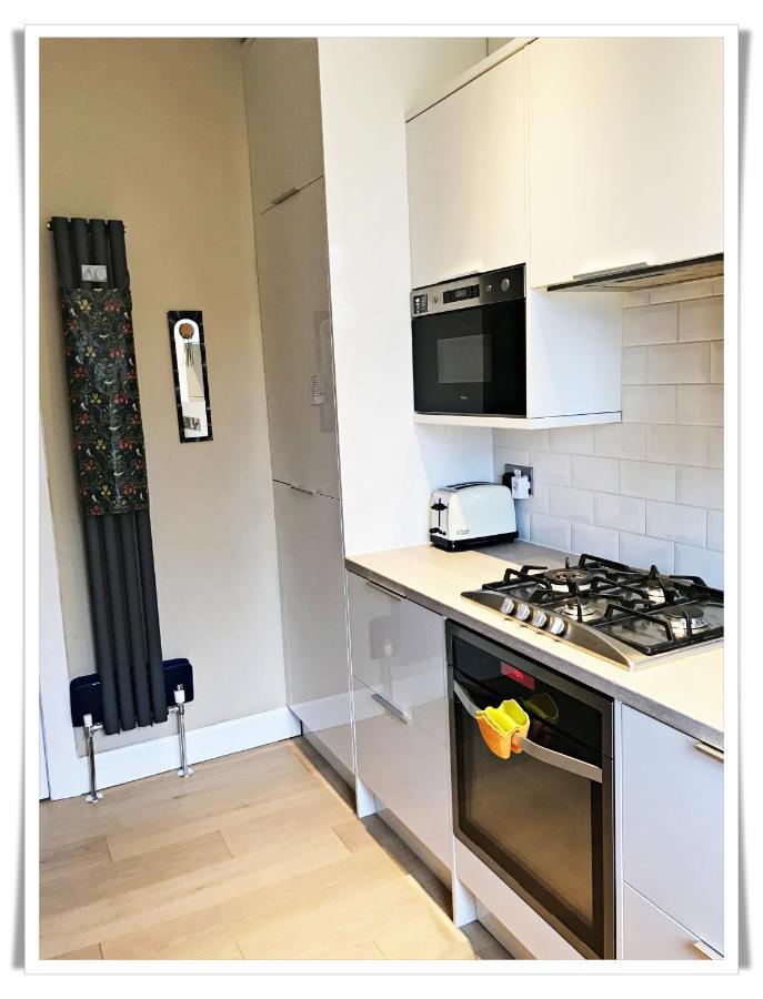 Spacious And Modern 2 Bedroom Flat Near The Centre