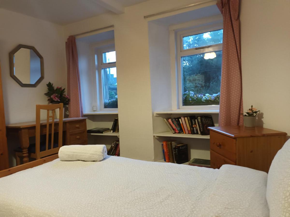 Victorian 3 Bedroom With Free Parking And Private Garden *