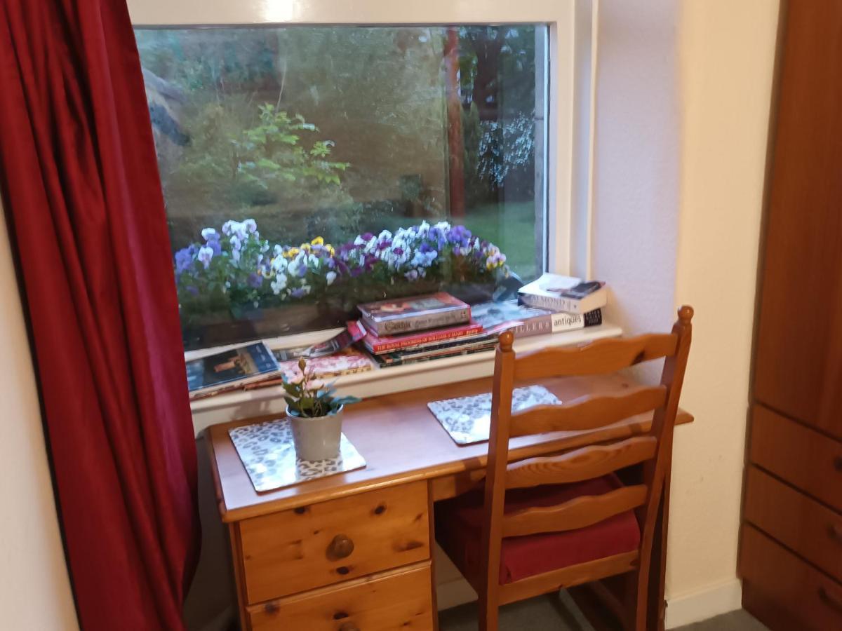Victorian 3 Bedroom With Free Parking And Private Garden