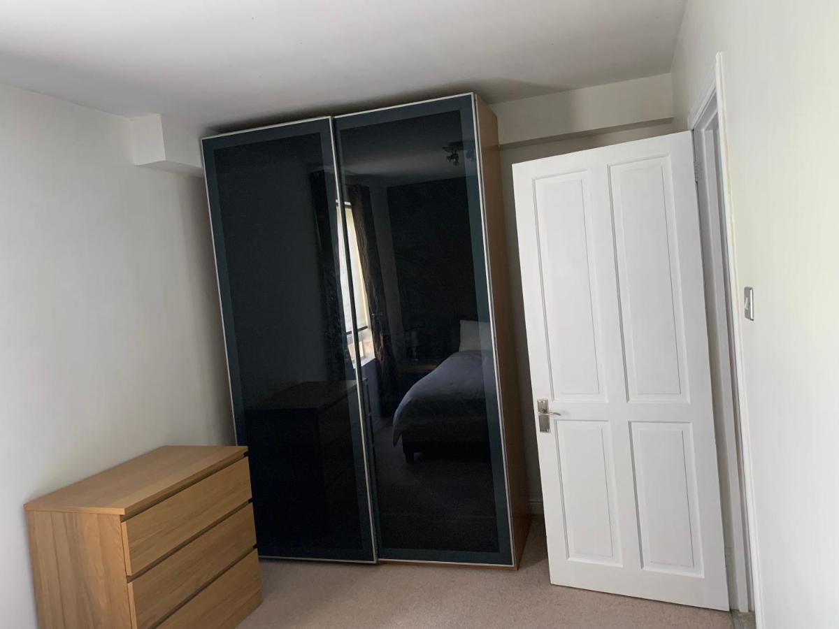 1 Bedroom Flat With Parking Space Apartment *