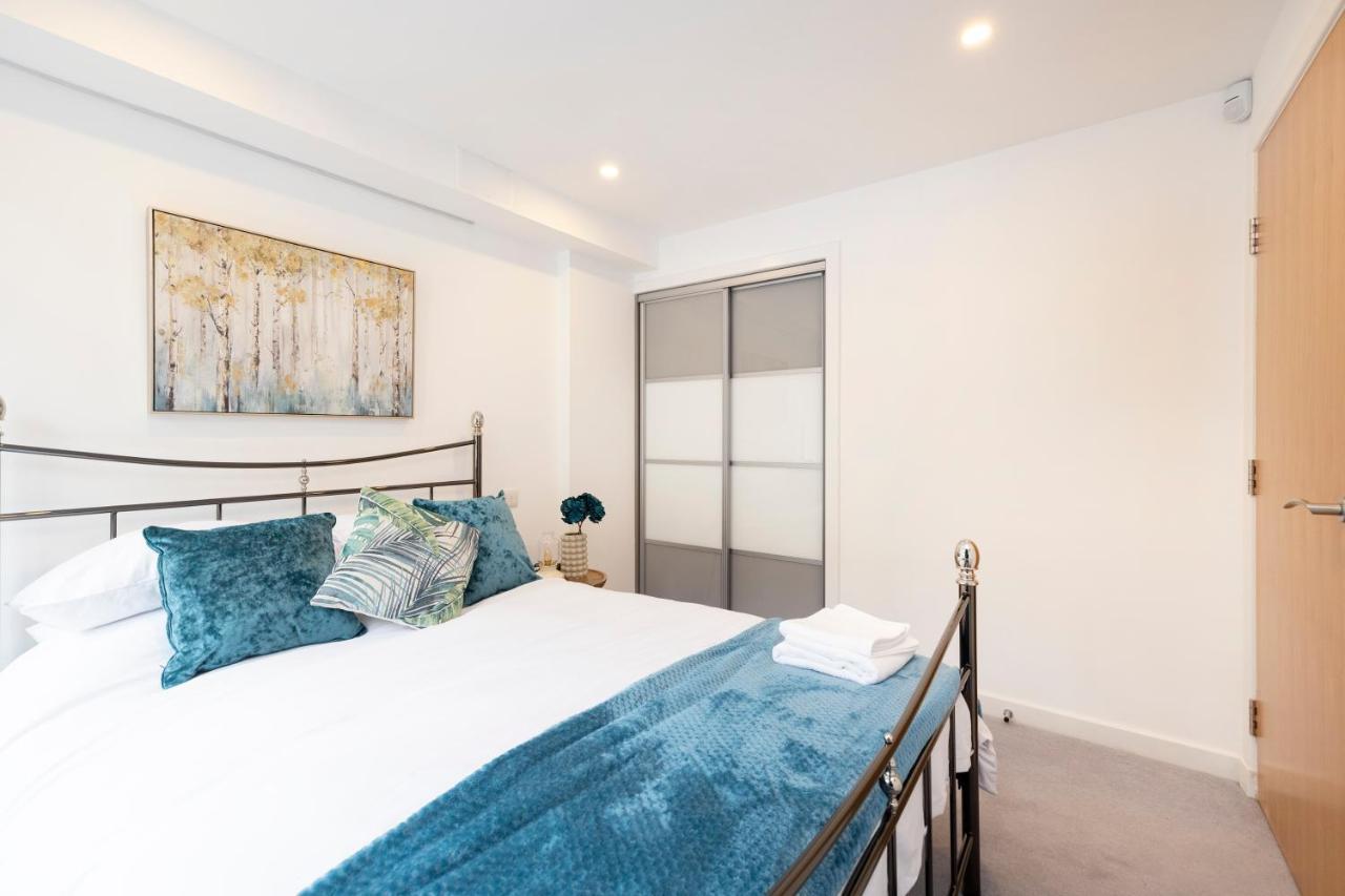 Modern 3-storey 3-bedroom Appartement *