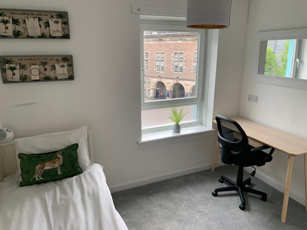 Apartment Holyrood Duplex 3- Bedrooms Edinburgh