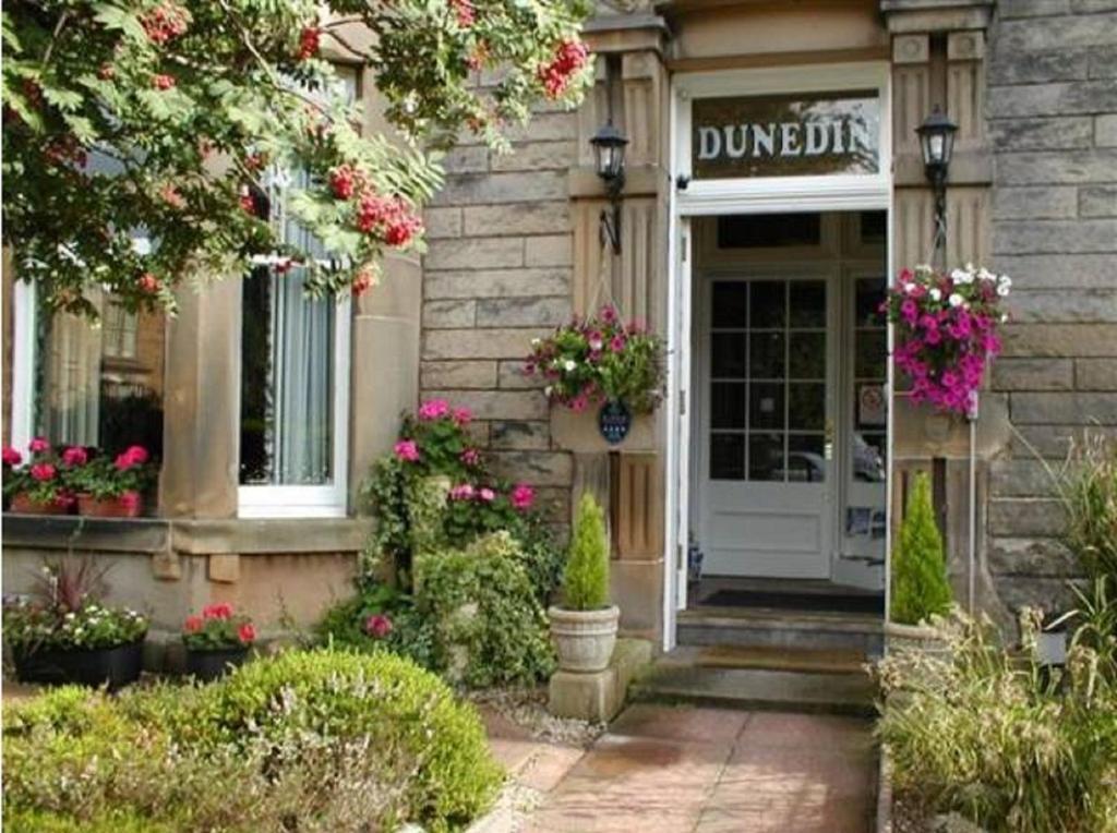 A Two Bedroom - Victorian At 8 Priestfield Road *
